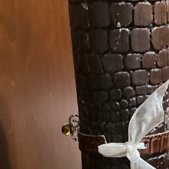 Detailed Sparkling Cross & Candle Decor with Metal Stand - Picture 4 of 4